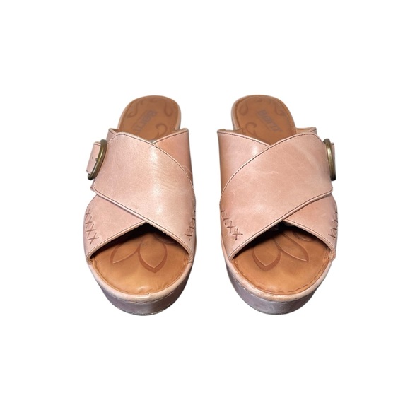 Born Wedged Strappy Open Toe Buckle Sandals Peachy Nude Color Size Women’s 9 - Picture 3 of 11
